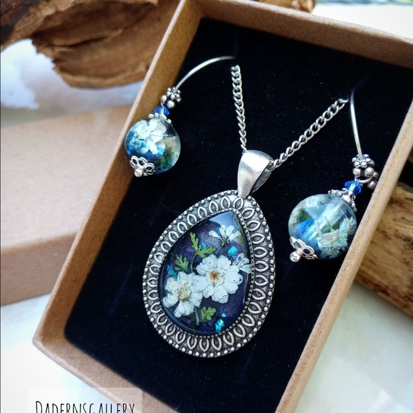 Handmade Resin Jewelry set - Picture 2 of 5